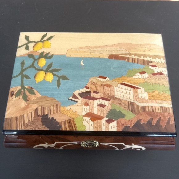 A. Gargiulo & Jannuzzi Jewelry Music Box